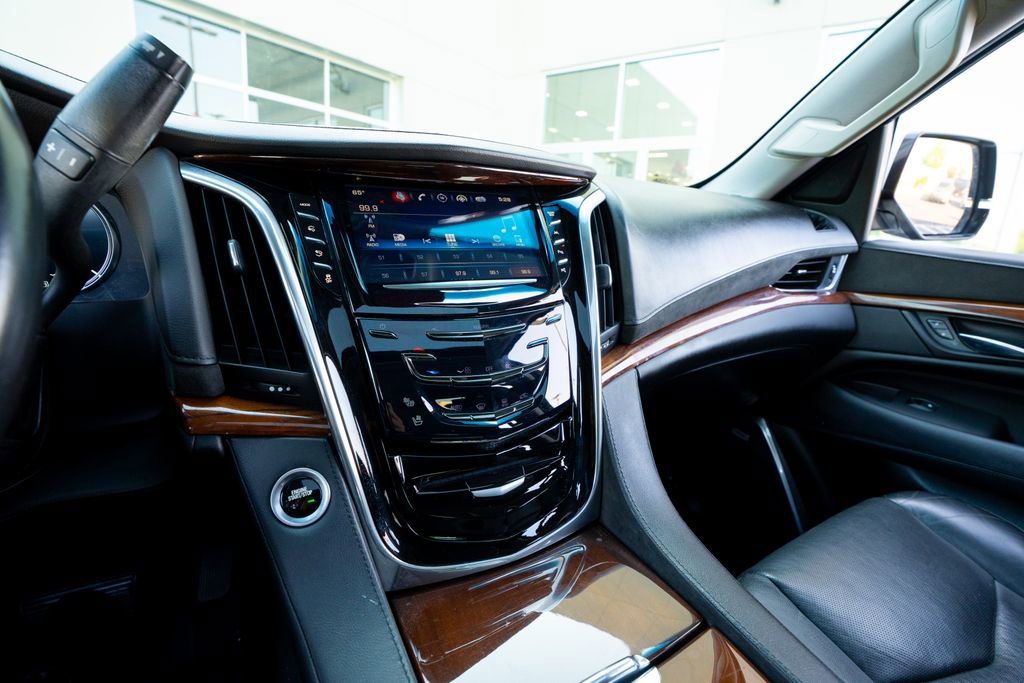 Used 2017 Cadillac Escalade Premium Luxury AWD/4WD image 40