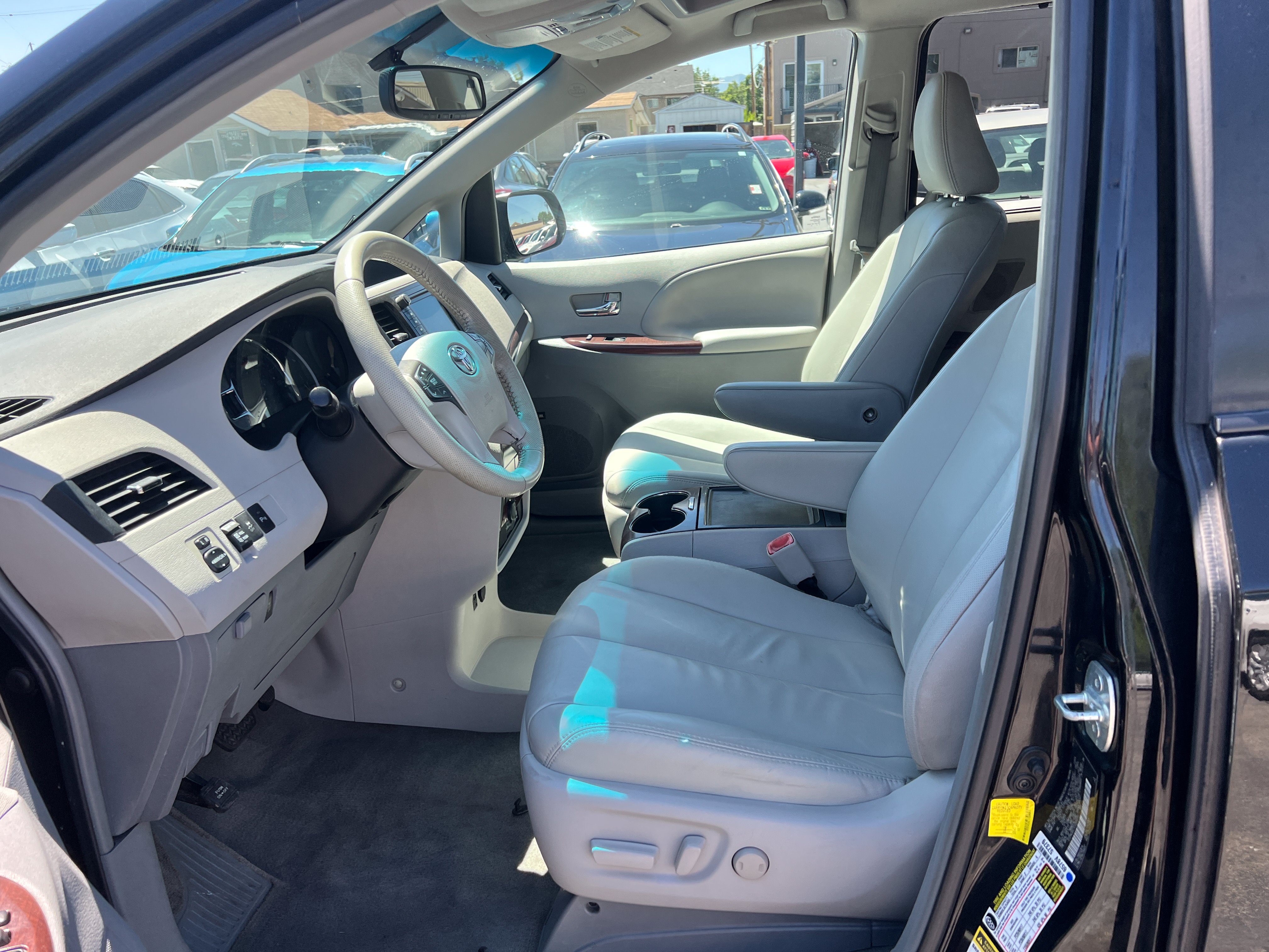 Used 2012 Toyota Sienna XLE w/ Premium Pkg FWD image 11