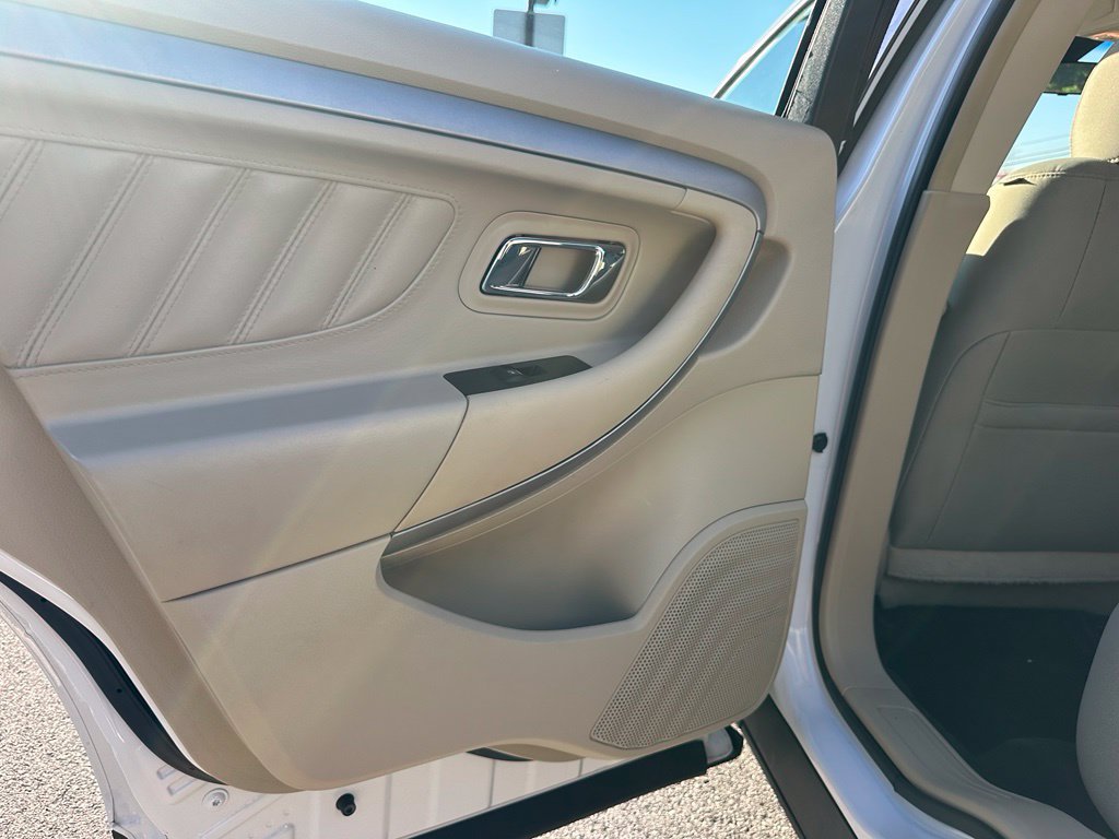 Used 2018 Ford Taurus SE FWD image 20