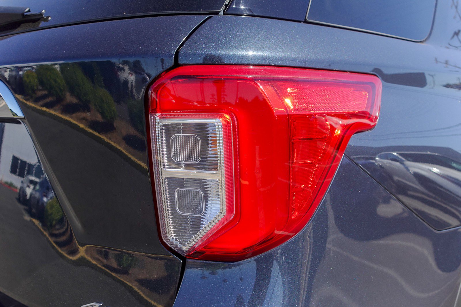 Used 2023 Ford Explorer XLT w/ Equipment Group 202A AWD/4WD image 5
