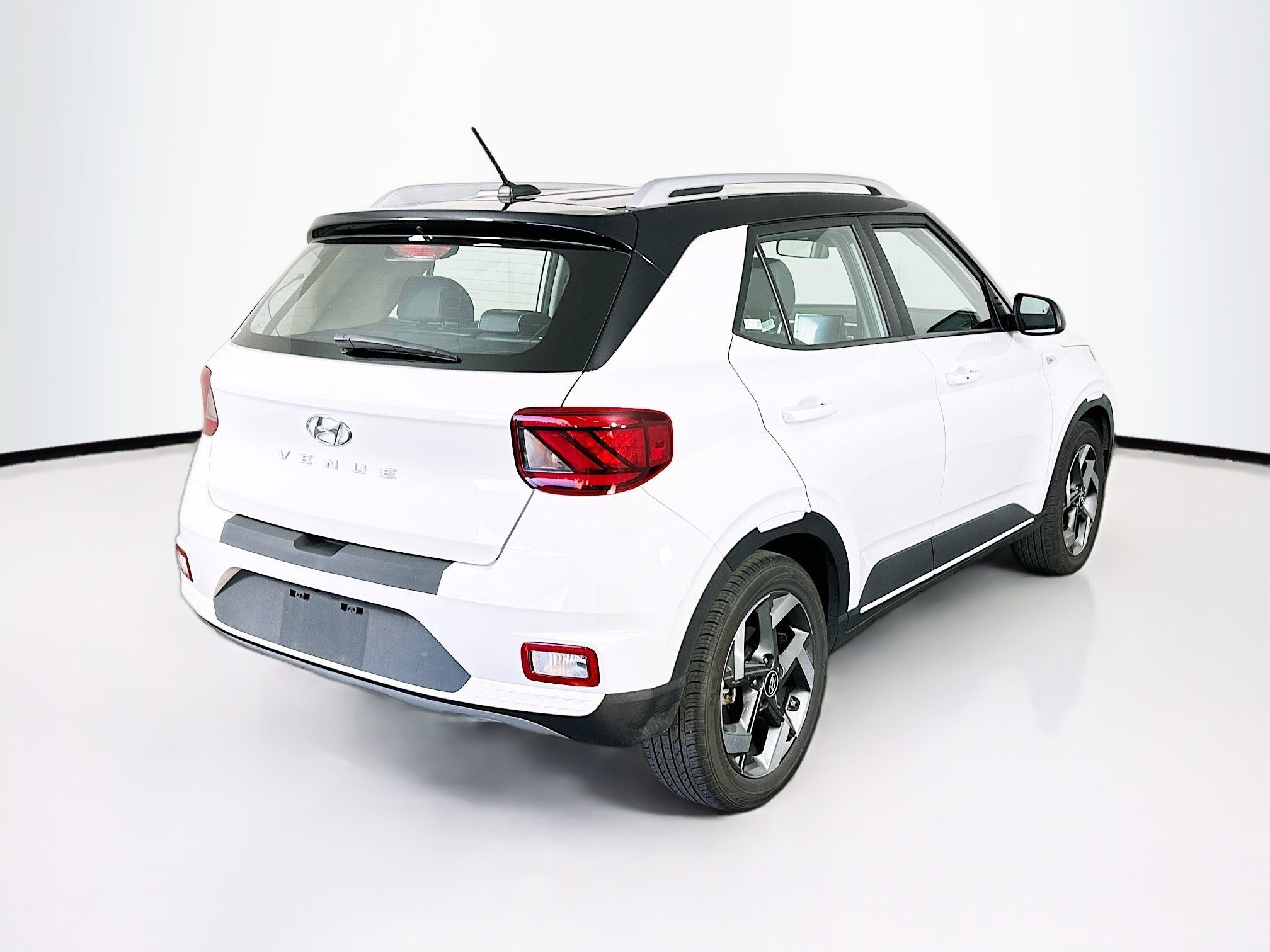Used 2025 Hyundai Venue Limited image 9