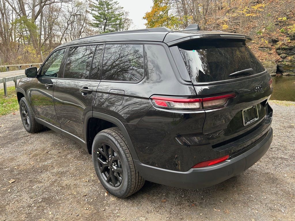 New 2025 Jeep Grand Cherokee L Altitude image 3