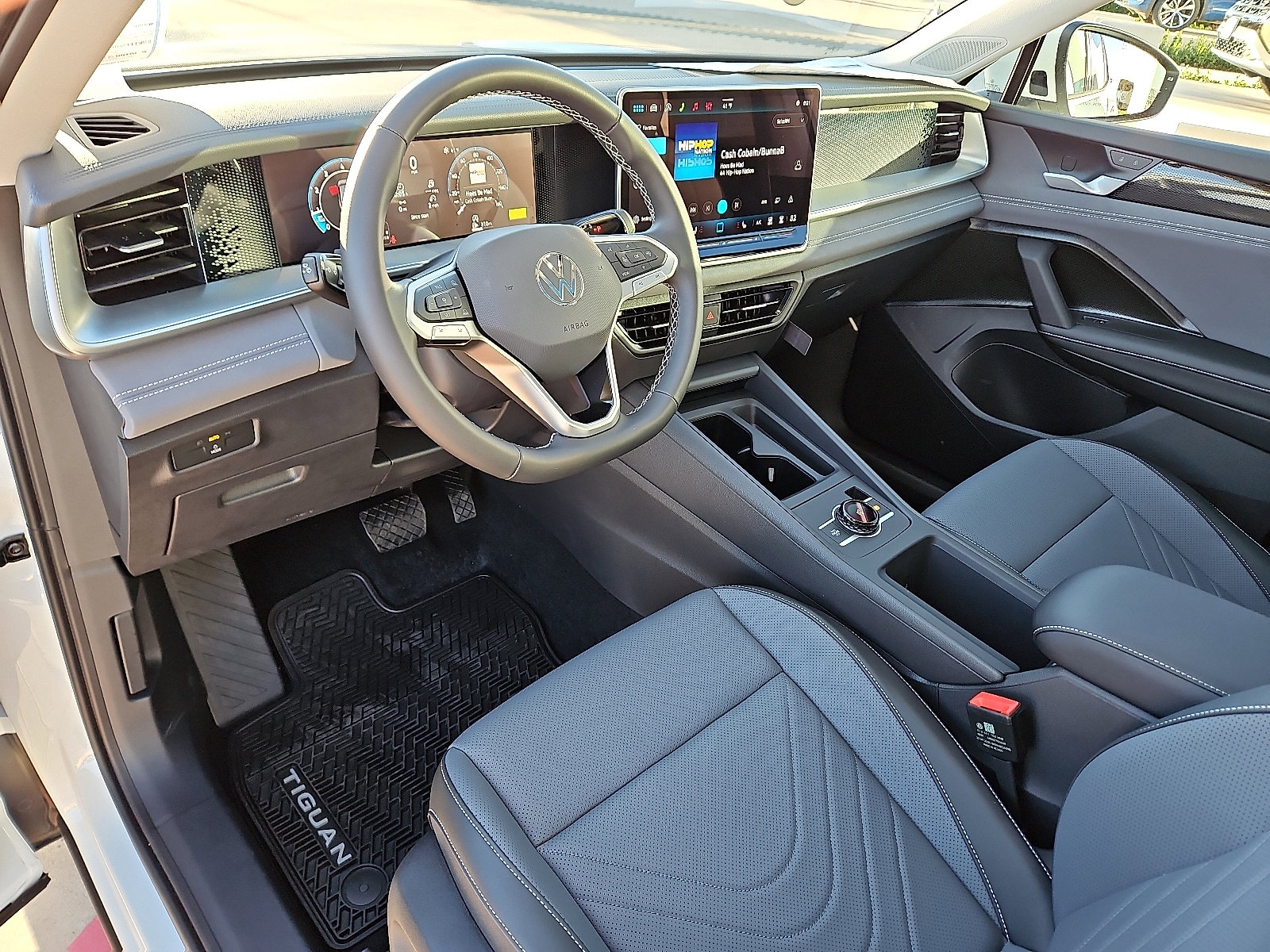 New 2026 Volkswagen Tiguan SE FWD image 11
