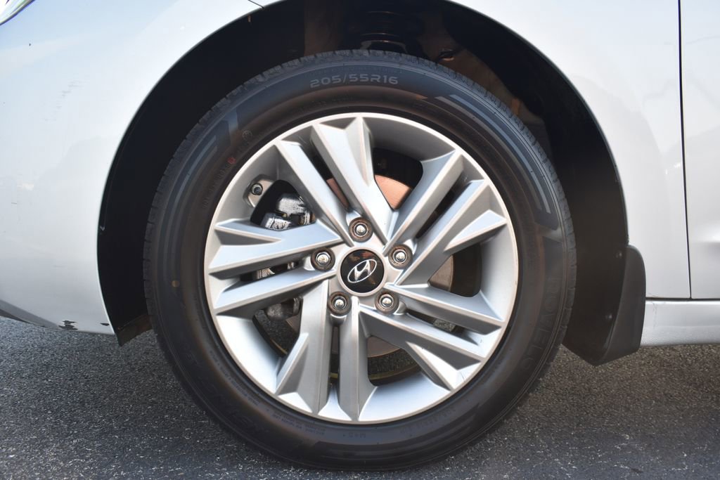 Used 2020 Hyundai Elantra Value Edition w/ Cargo Package (C1) FWD image 16
