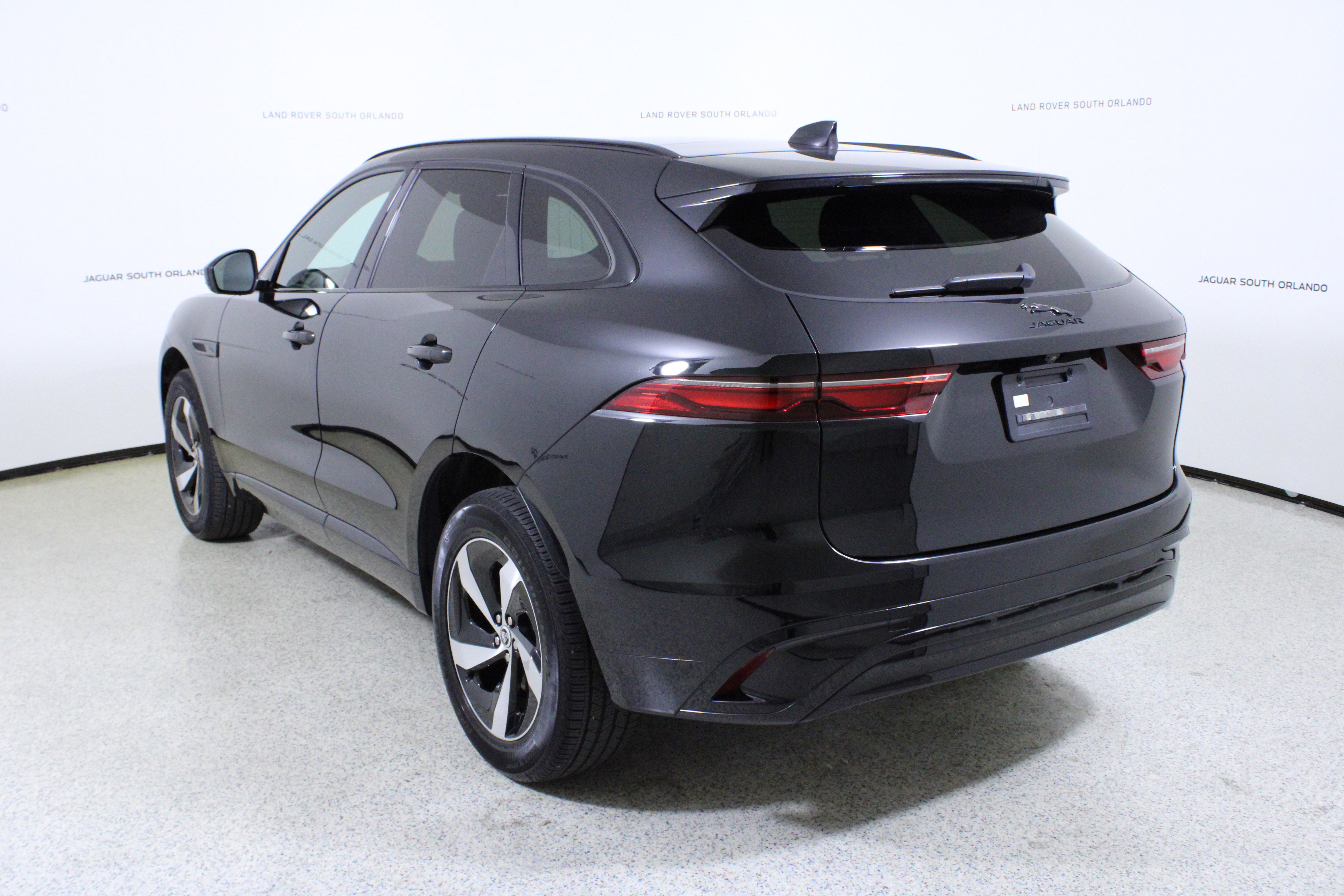 Used 2025 Jaguar F-PACE R-Dynamic S image 5