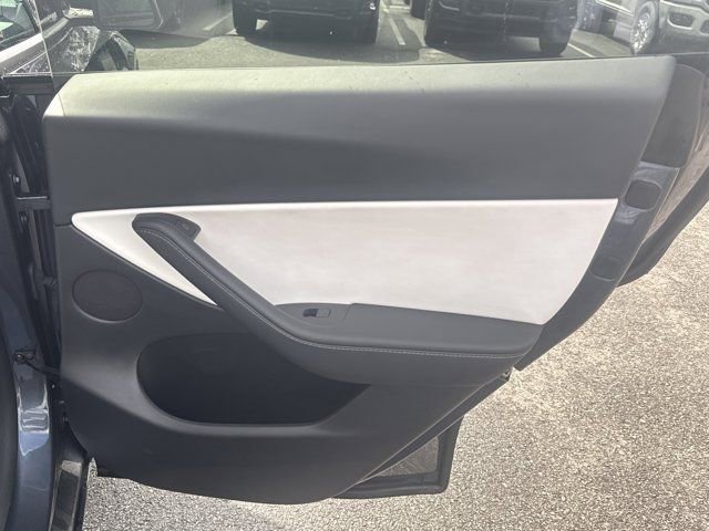 Used 2022 Tesla Model Y Performance image 19