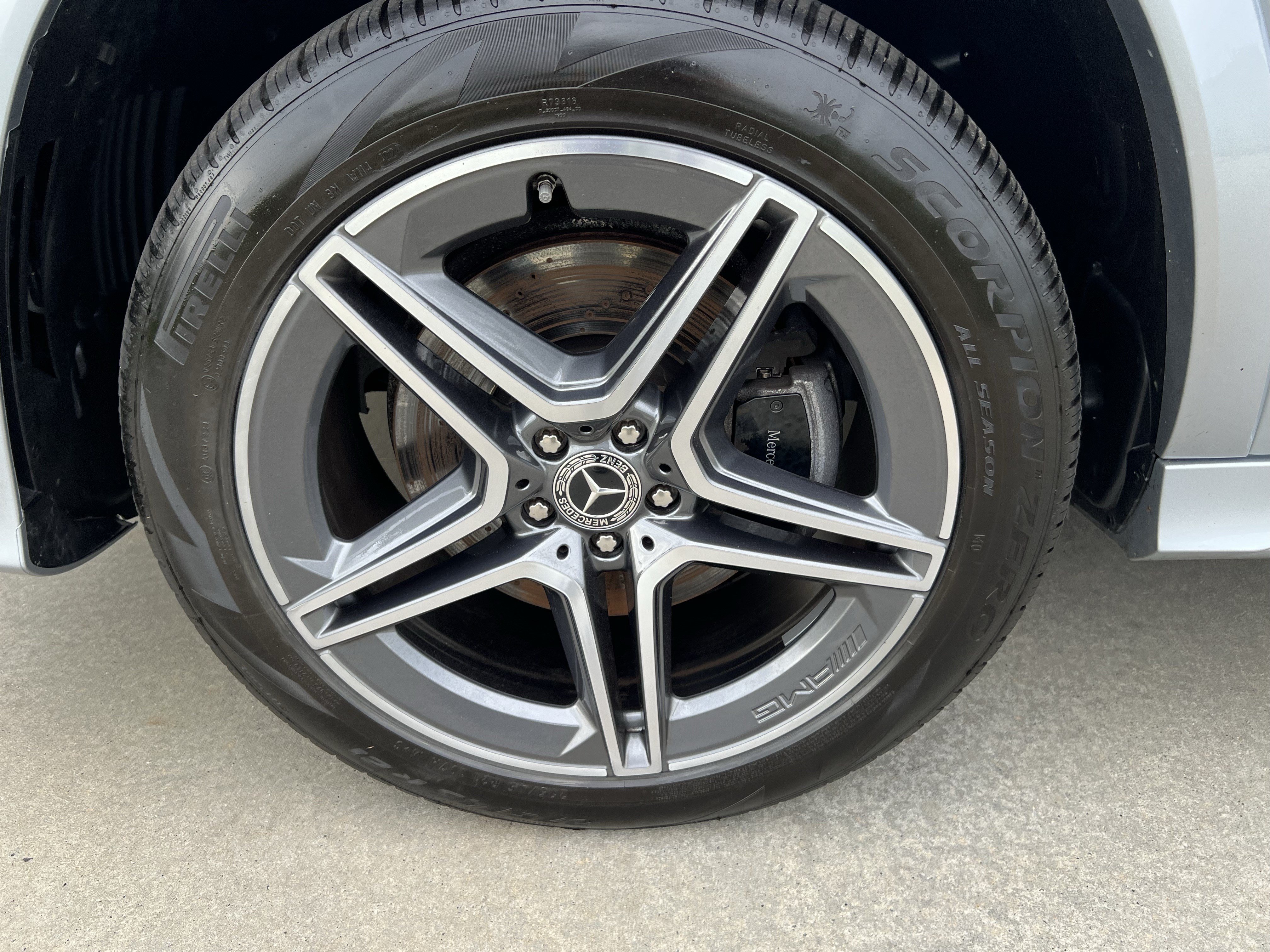 Used 2025 Mercedes-Benz GLS 450 4MATIC w/ AMG Line Exterior image 13