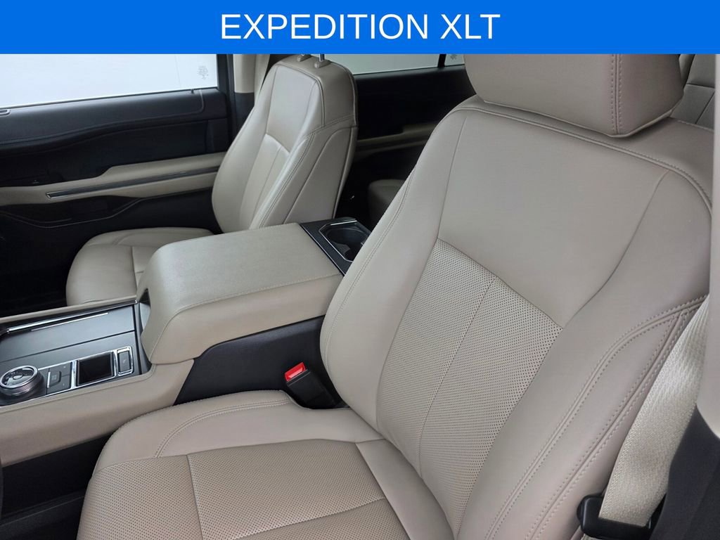 Used 2022 Ford Expedition XLT image 11