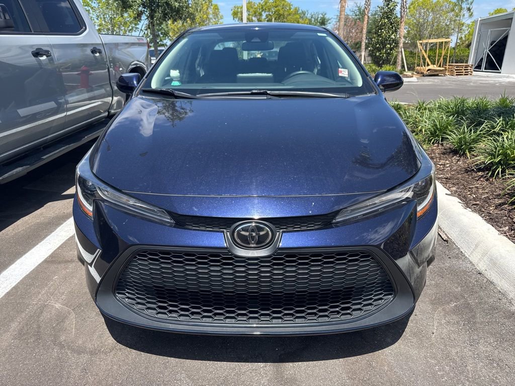 Used 2022 Toyota Corolla LE image 2