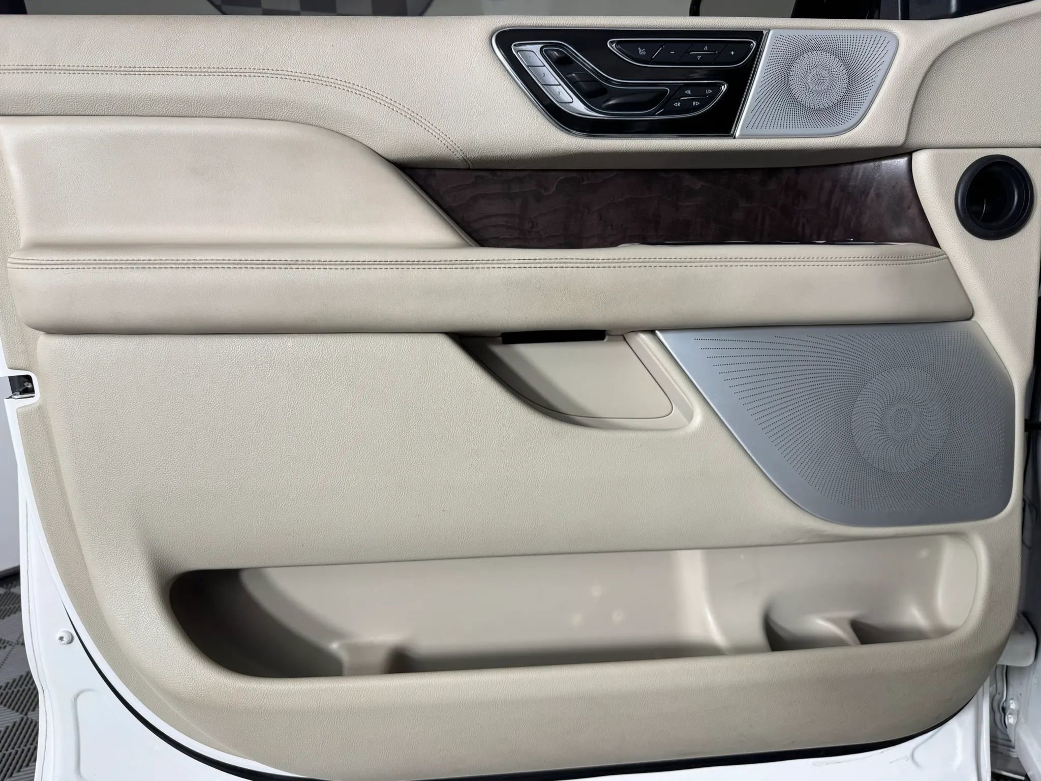 Used 2021 Lincoln Navigator Reserve w/ Luxury Package image 45