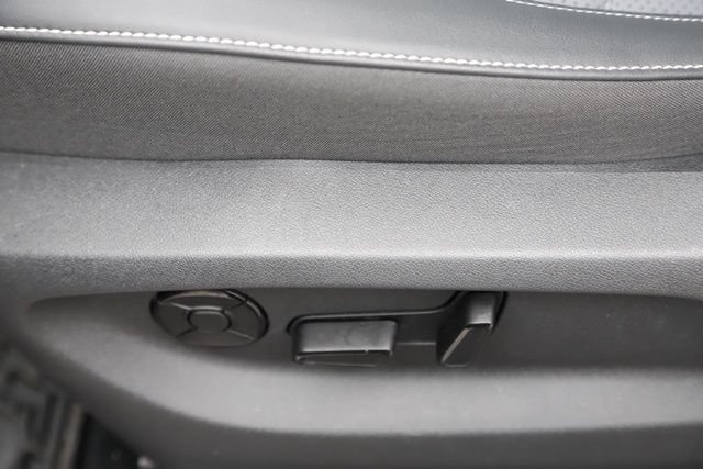 Used 2025 Volkswagen Tiguan SE w/ Panoramic Sunroof Package AWD/4WD image 15
