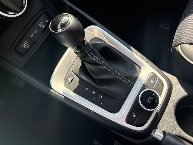 Used 2024 Hyundai Venue Limited image 26