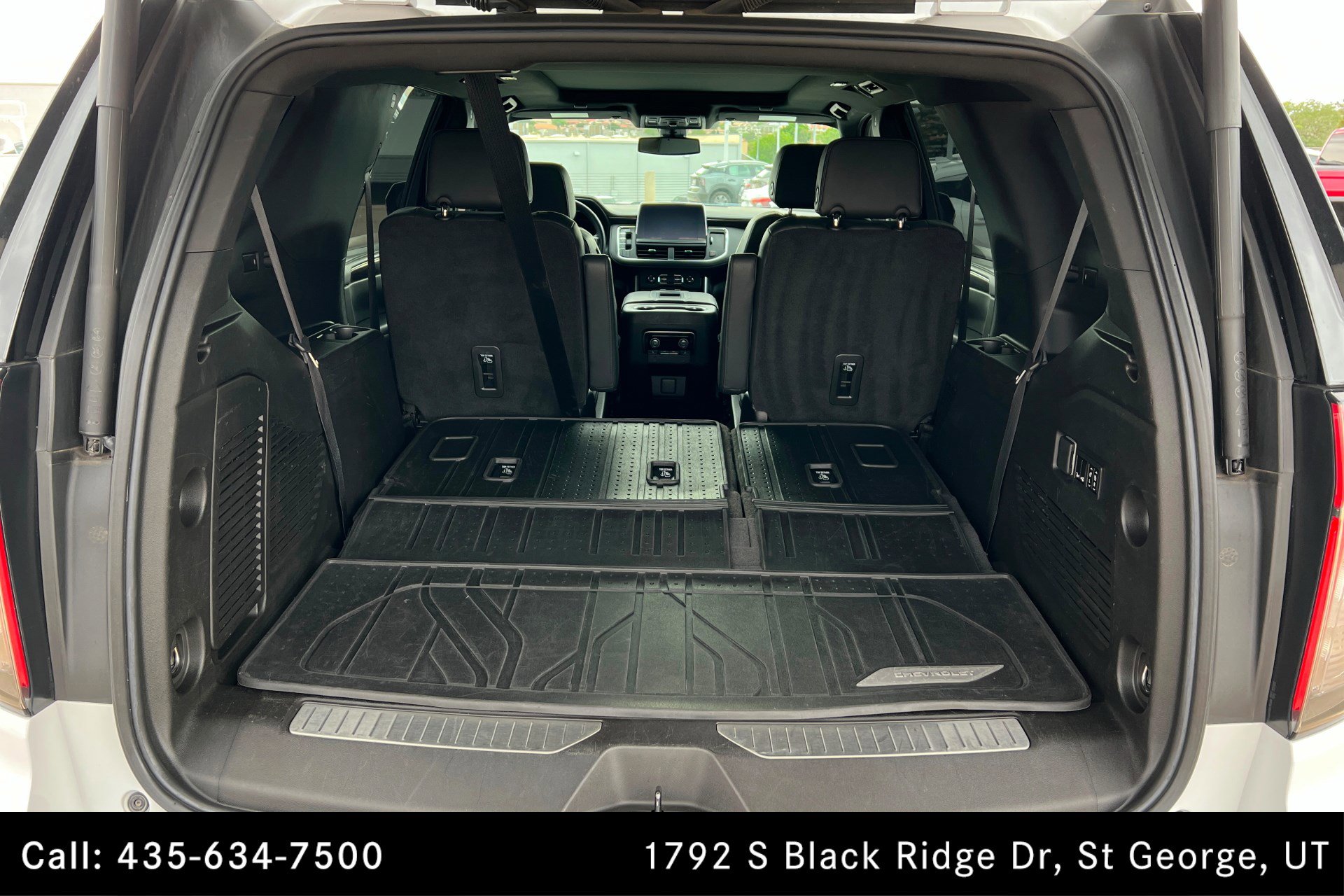 Used 2022 Chevrolet Tahoe Z71 w/ Luxury Package AWD/4WD image 22