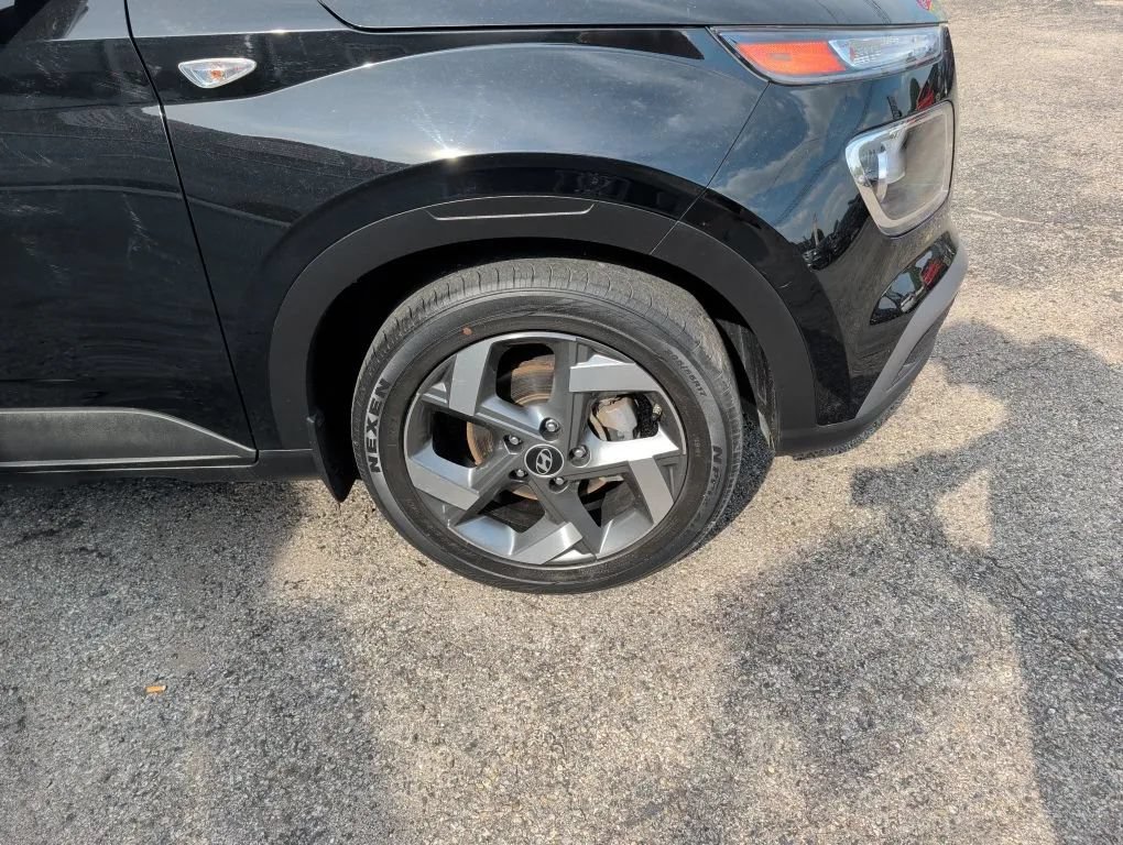 Used 2022 Hyundai Venue SEL FWD image 14