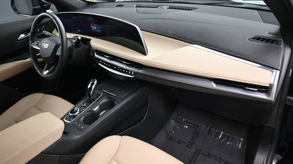 Certified 2024 Cadillac XT4 Luxury FWD image 11