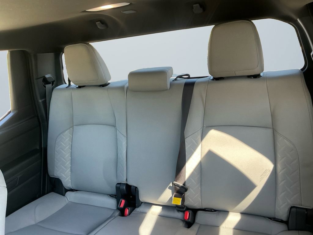 Certified 2025 Toyota Tacoma SR5 AWD/4WD image 15