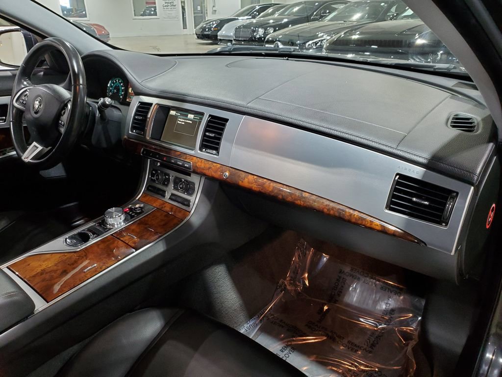 Used 2014 Jaguar XF 3.0 RWD image 15