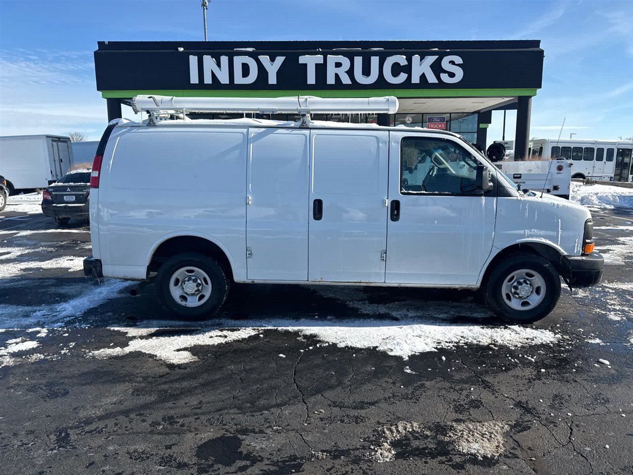 Used 2016 Chevrolet Express 2500 image 1
