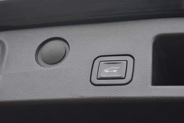 Certified 2025 Chevrolet Equinox RS w/ Safety and Technology Package FWD image 17