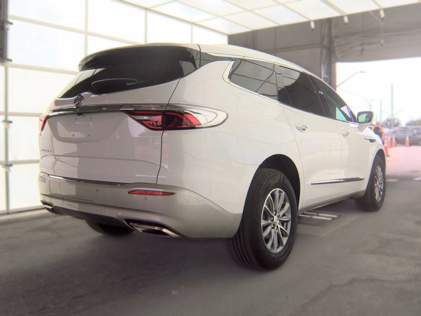 Used 2022 Buick Enclave Essence FWD image 4