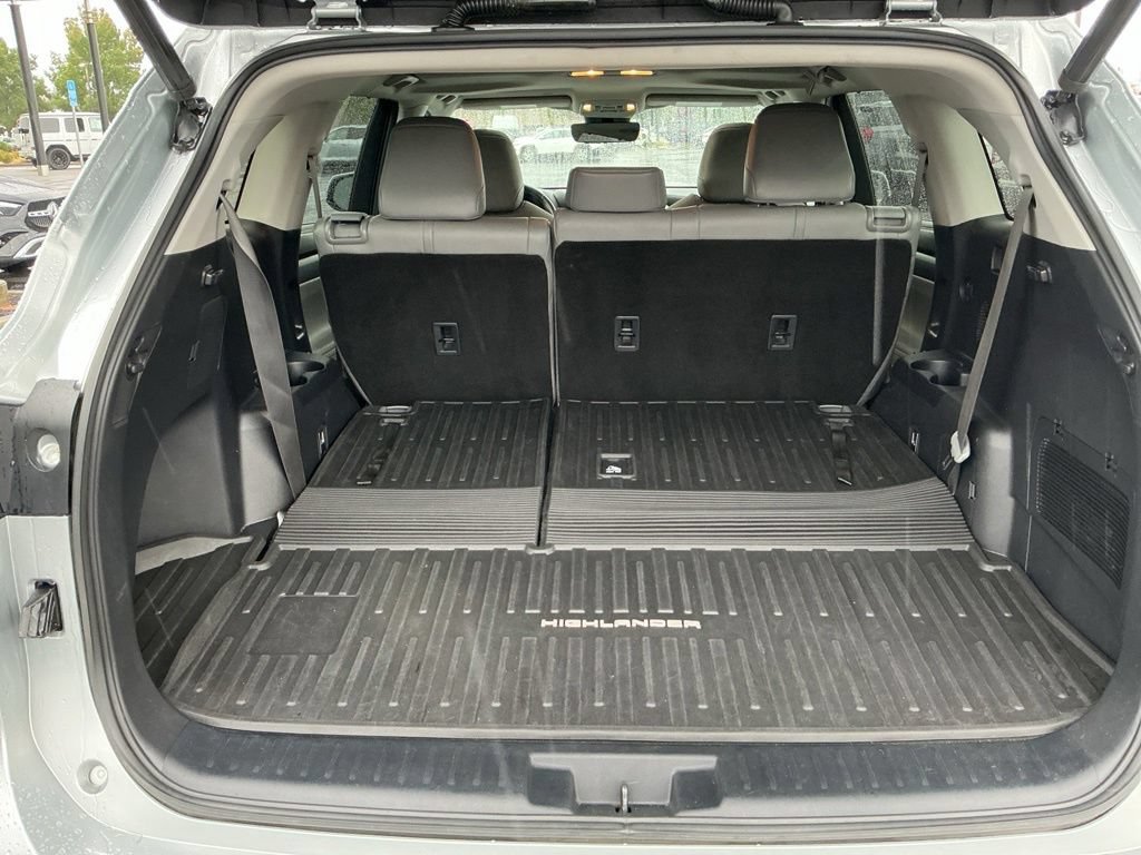 Used 2020 Toyota Highlander XLE AWD/4WD image 26