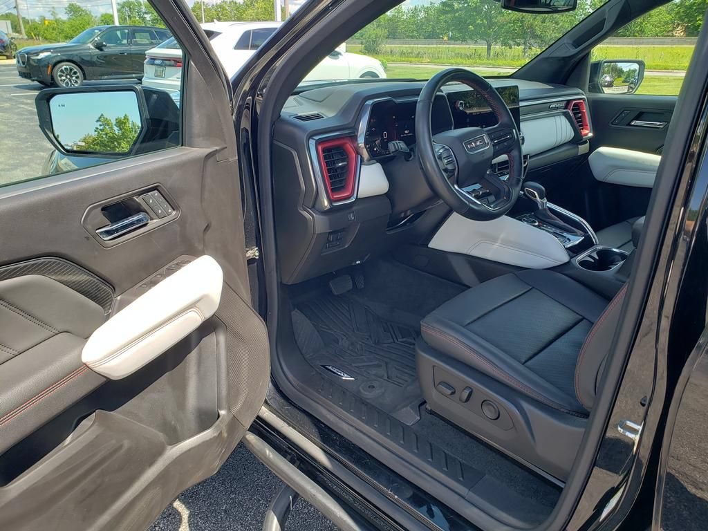Used 2023 GMC Canyon AT4X AWD/4WD image 9