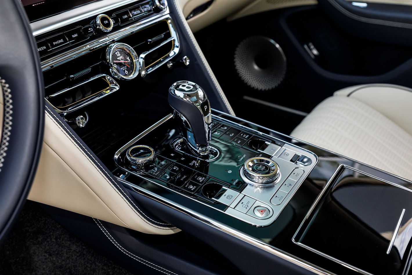 Used 2023 Bentley Flying Spur Azure AWD/4WD image 24