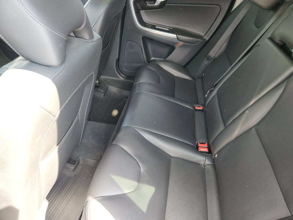 Used 2016 Volvo XC60 T5 Platinum FWD image 30