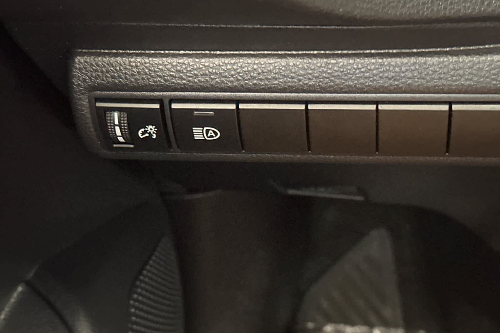 Used 2025 Toyota Corolla LE FWD image 31