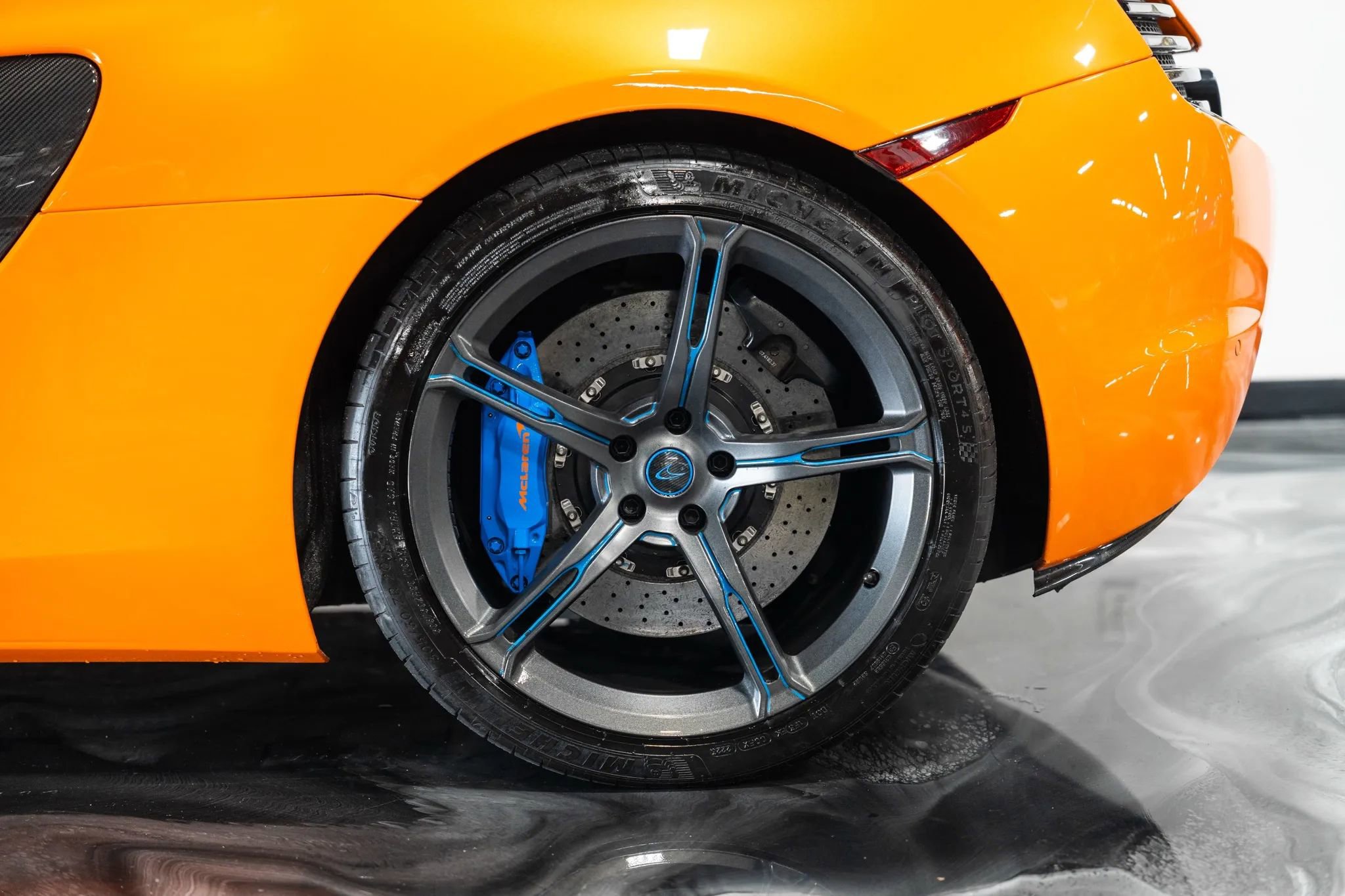 Used 2016 McLaren 650S Spider image 30