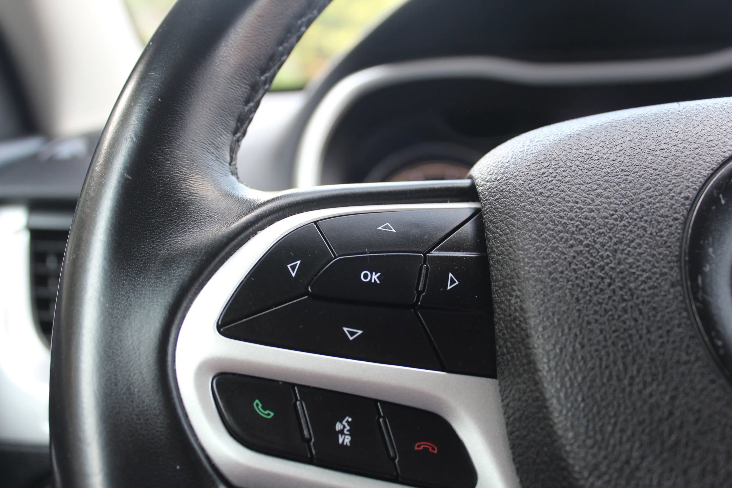 Used 2018 Jeep Cherokee Trailhawk image 26