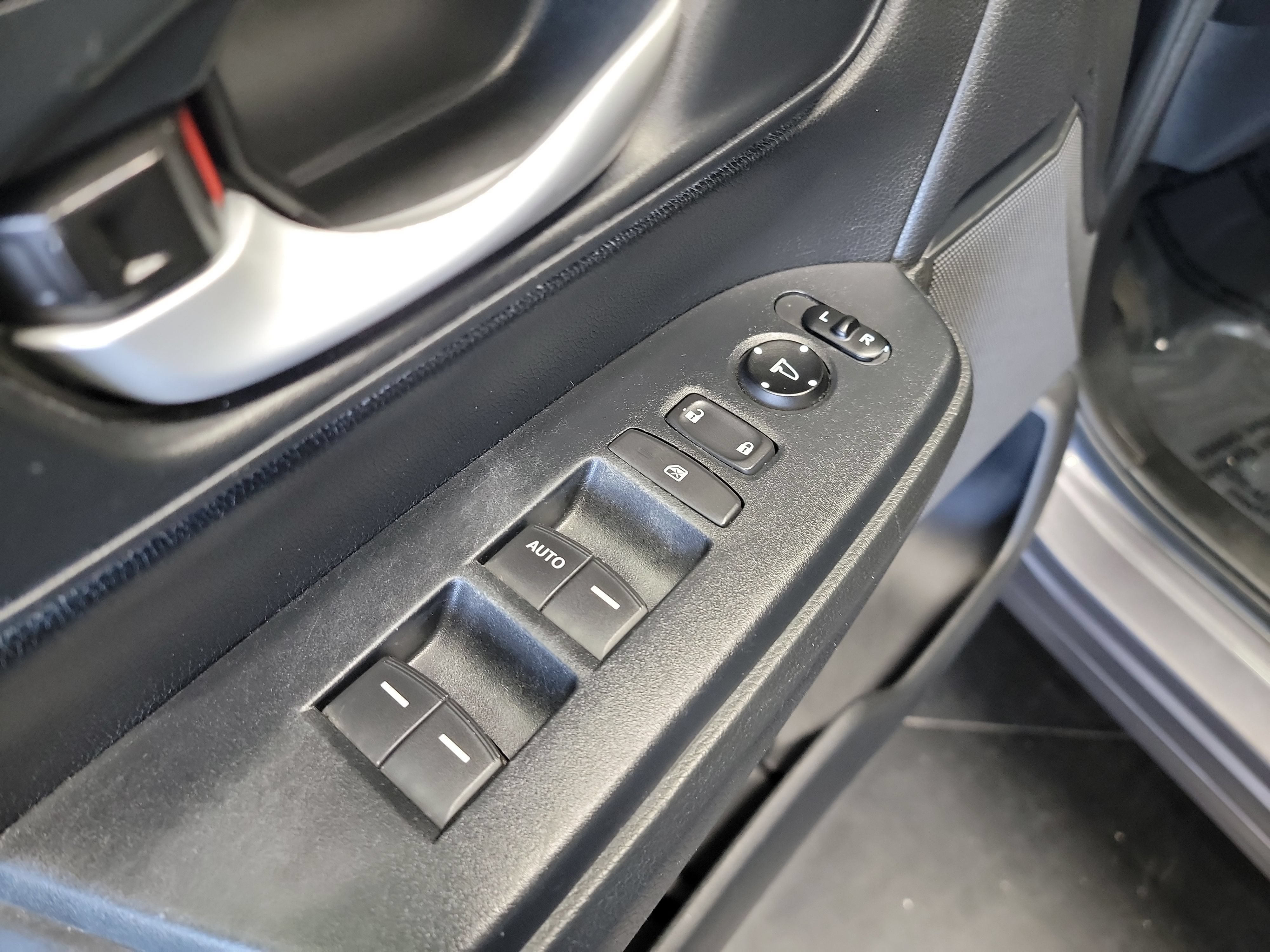 Used 2019 Honda CR-V LX image 14