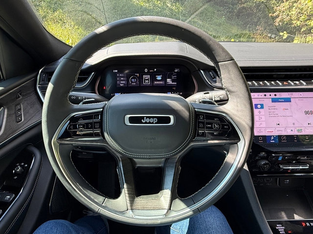 Used 2023 Jeep Grand Cherokee L Overland w/ Luxury Tech Group IV image 27