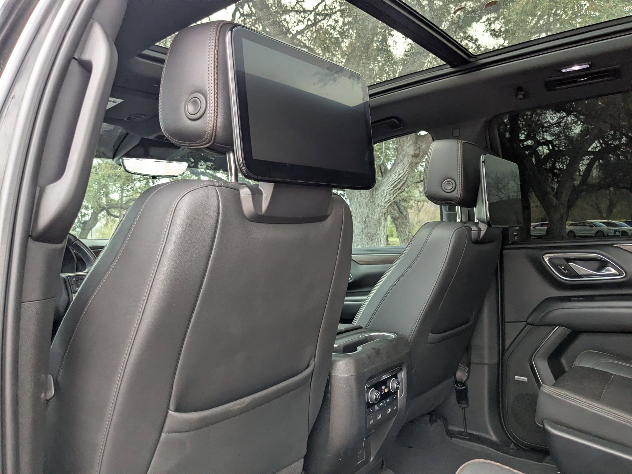 Used 2023 Chevrolet Suburban High Country w/ Advanced Technology Package image 22