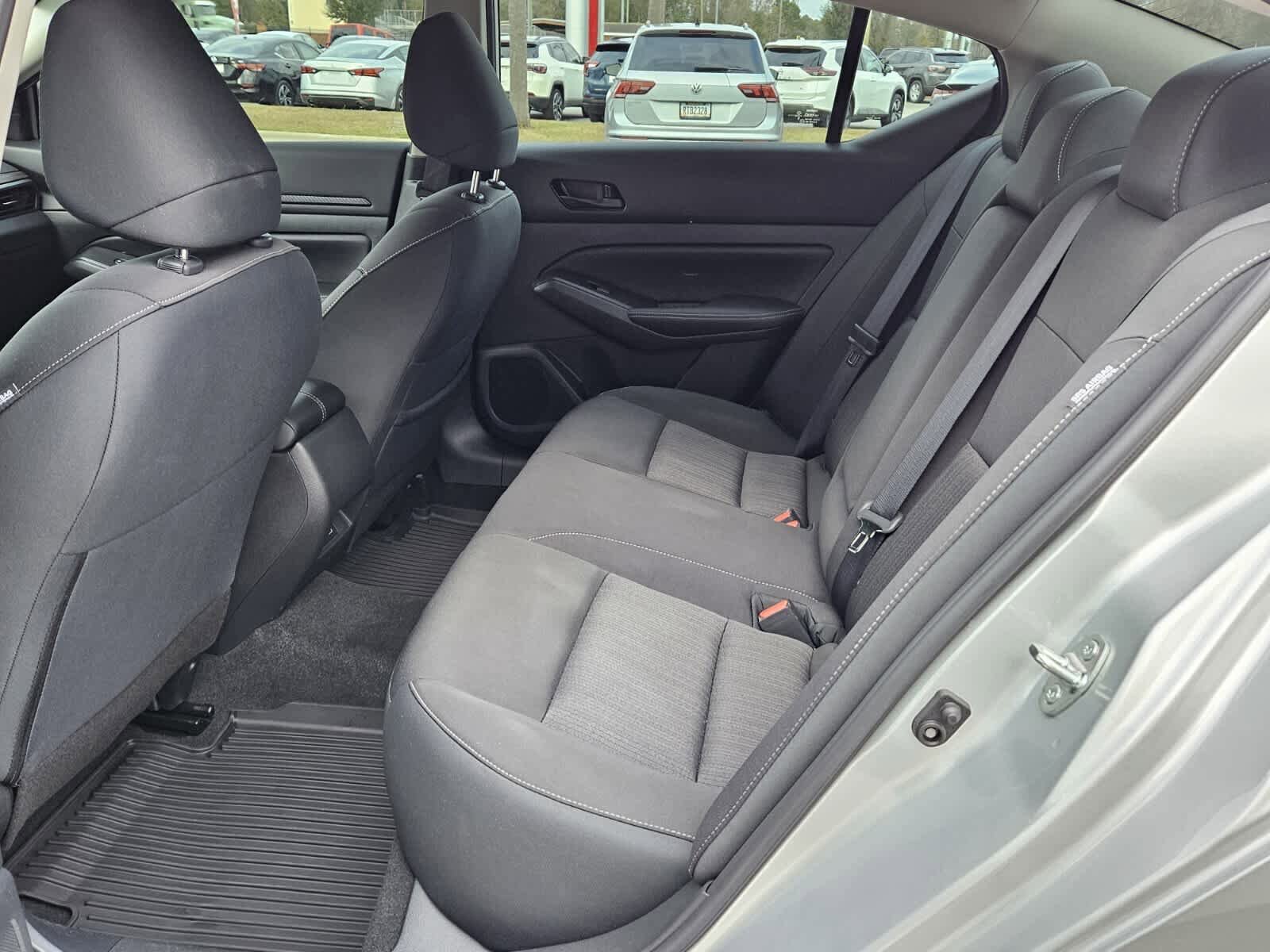 Used 2024 Nissan Altima 2.5 SV image 4