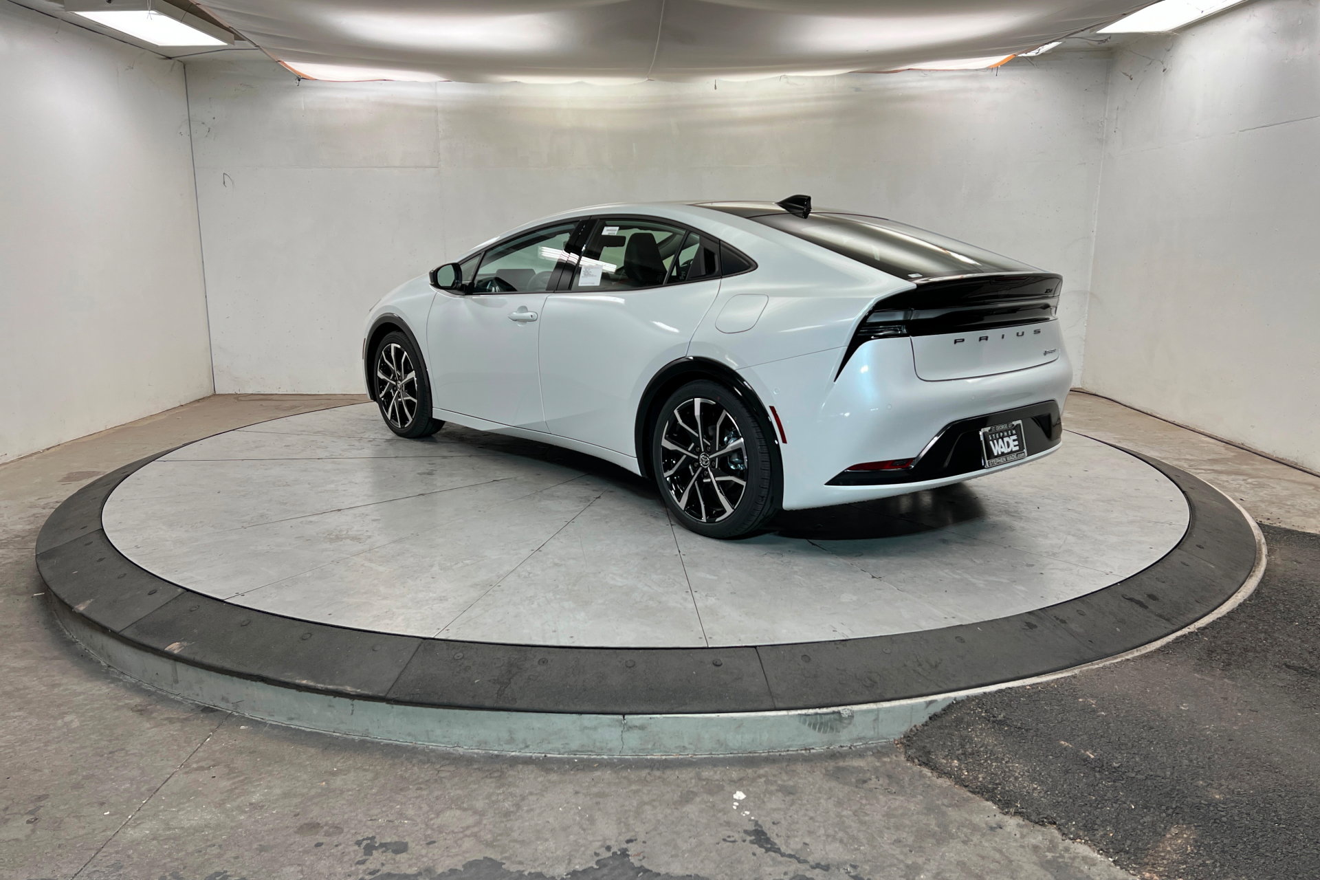 New 2026 Toyota Prius Plug-In Hybrid FWD image 3