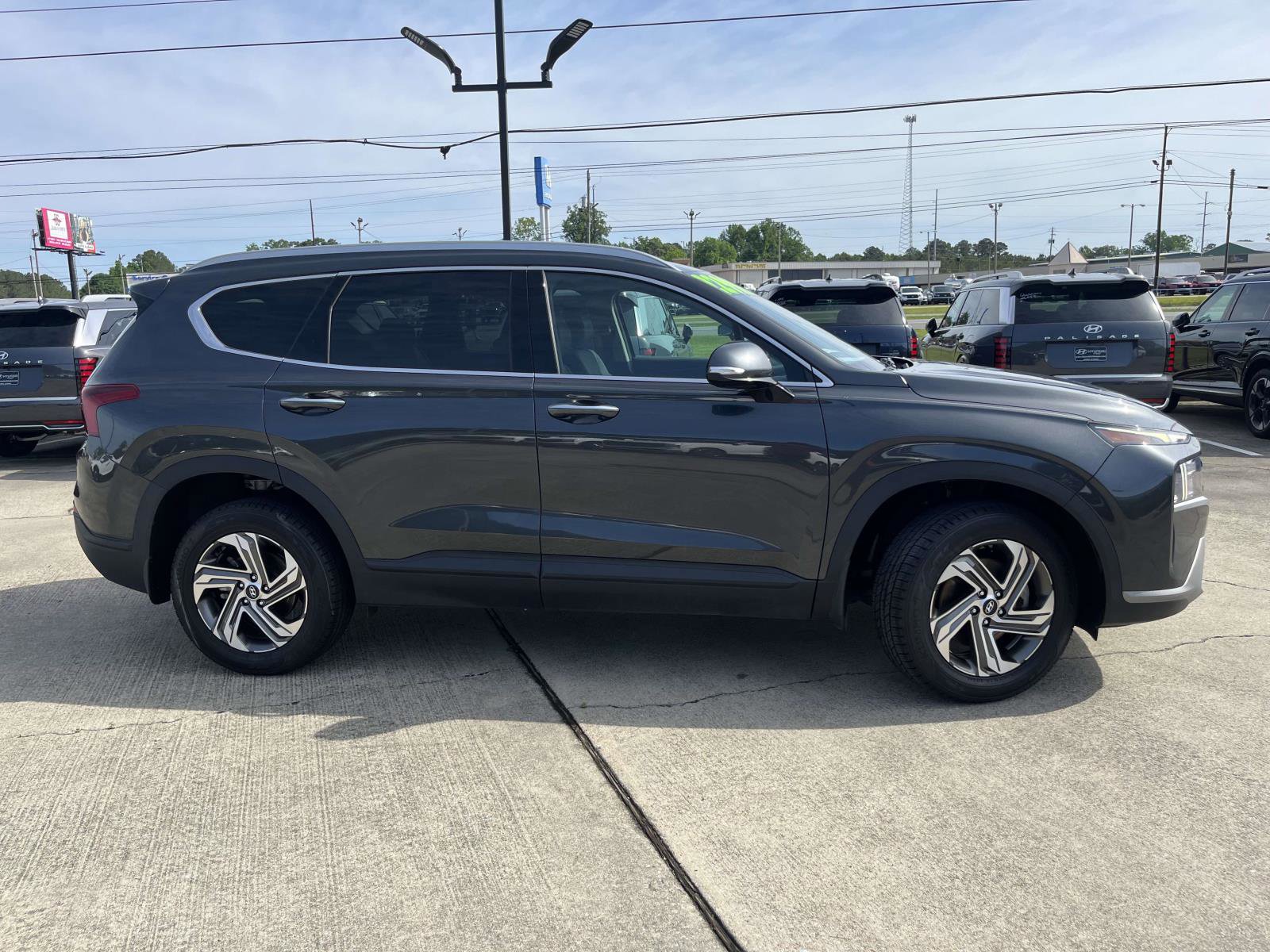 Used 2023 Hyundai Santa Fe SEL AWD/4WD image 3