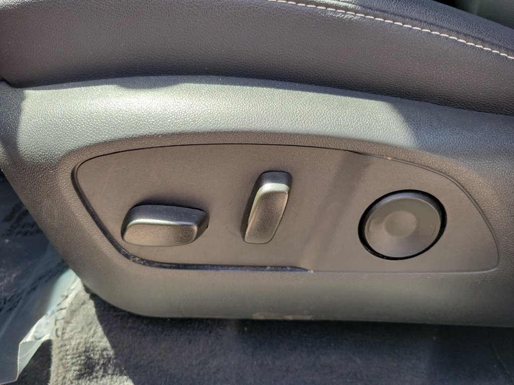 Used 2025 Chevrolet Traverse LT FWD image 28
