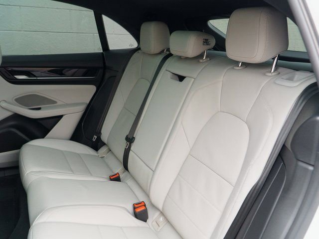 Certified 2025 Porsche Macan Electric image 18