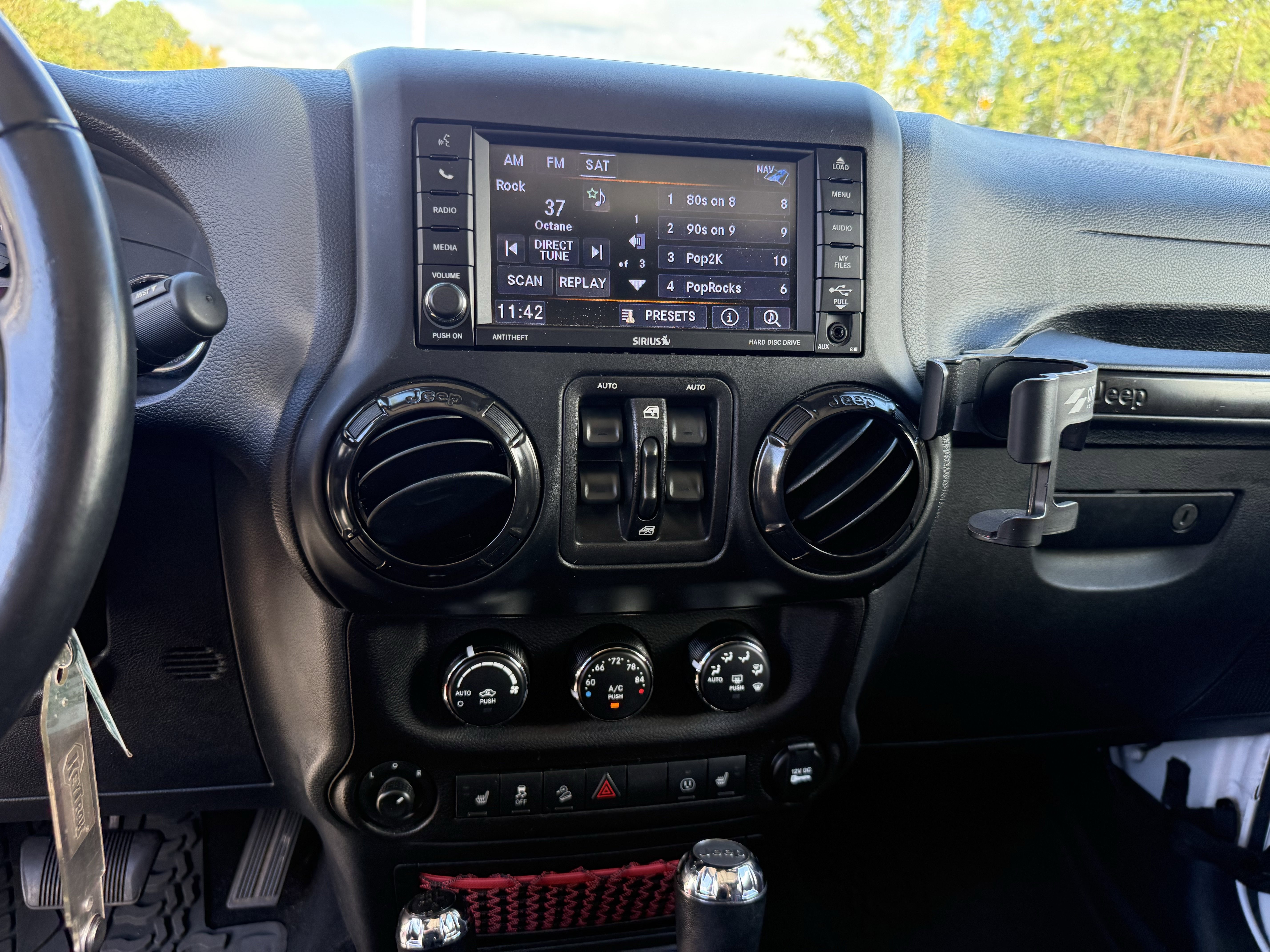 Used 2018 Jeep Wrangler Unlimited Rubicon image 26
