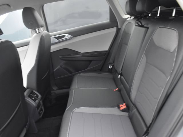 Used 2025 Volkswagen Taos SE FWD image 20