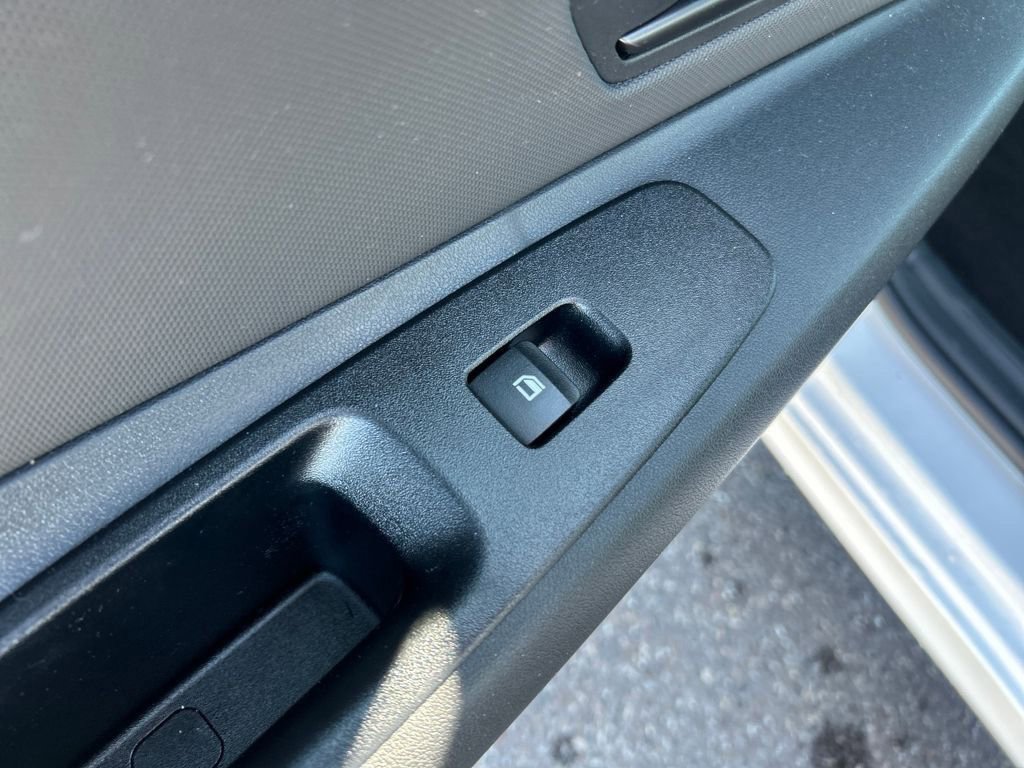 Used 2025 Hyundai Elantra SEL image 21