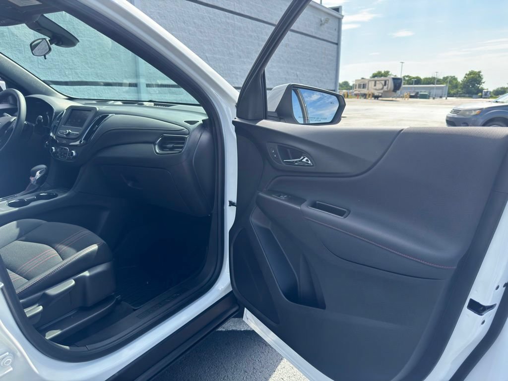 Used 2023 Chevrolet Equinox RS w/ LPO, Floor Liner Package FWD image 27