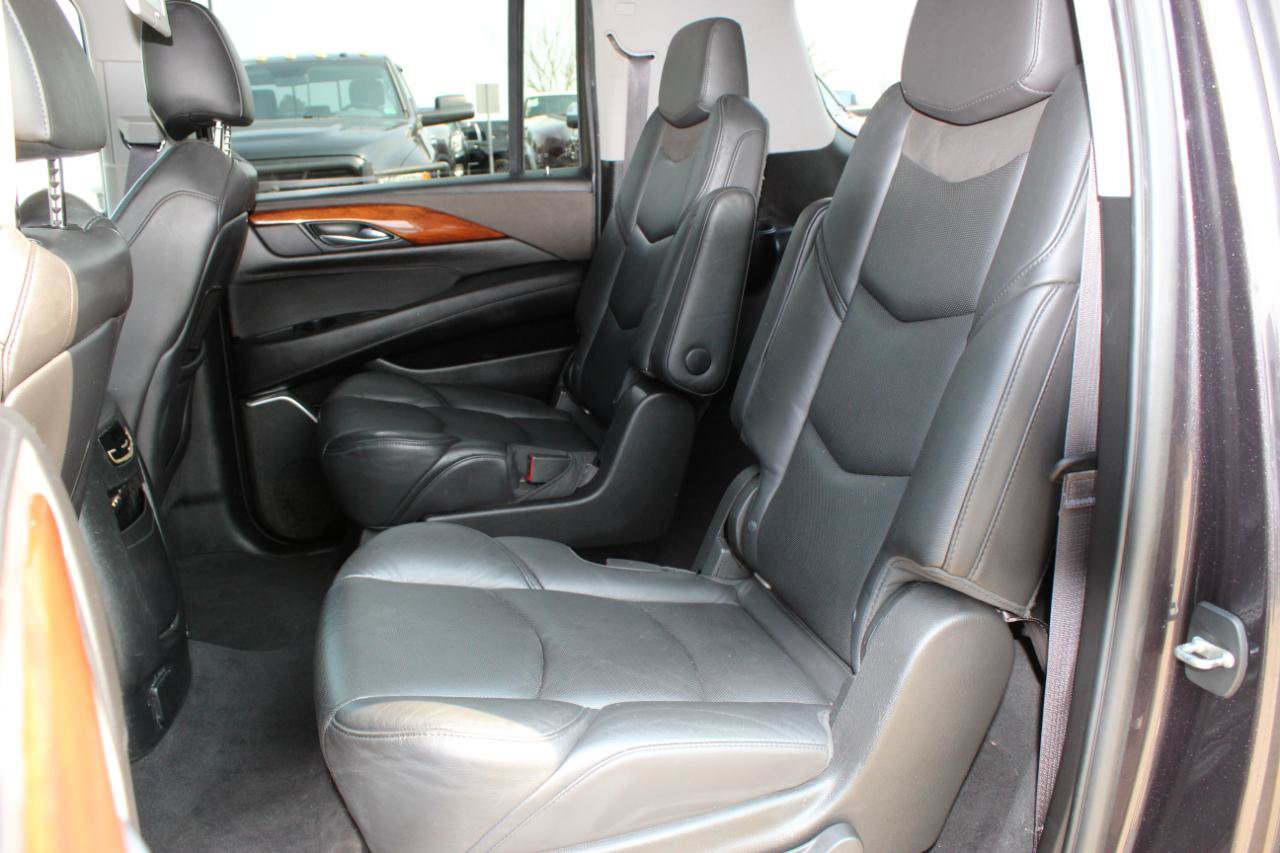 Used 2016 Cadillac Escalade ESV Luxury AWD/4WD image 16