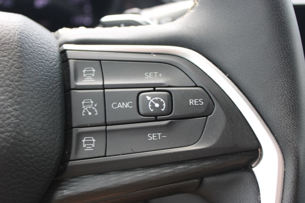 Used 2024 Jeep Grand Cherokee Altitude AWD/4WD image 37