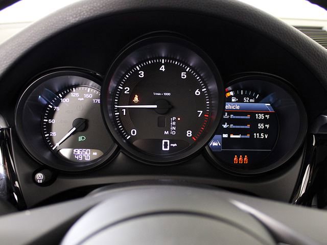 Certified 2023 Porsche Macan image 17