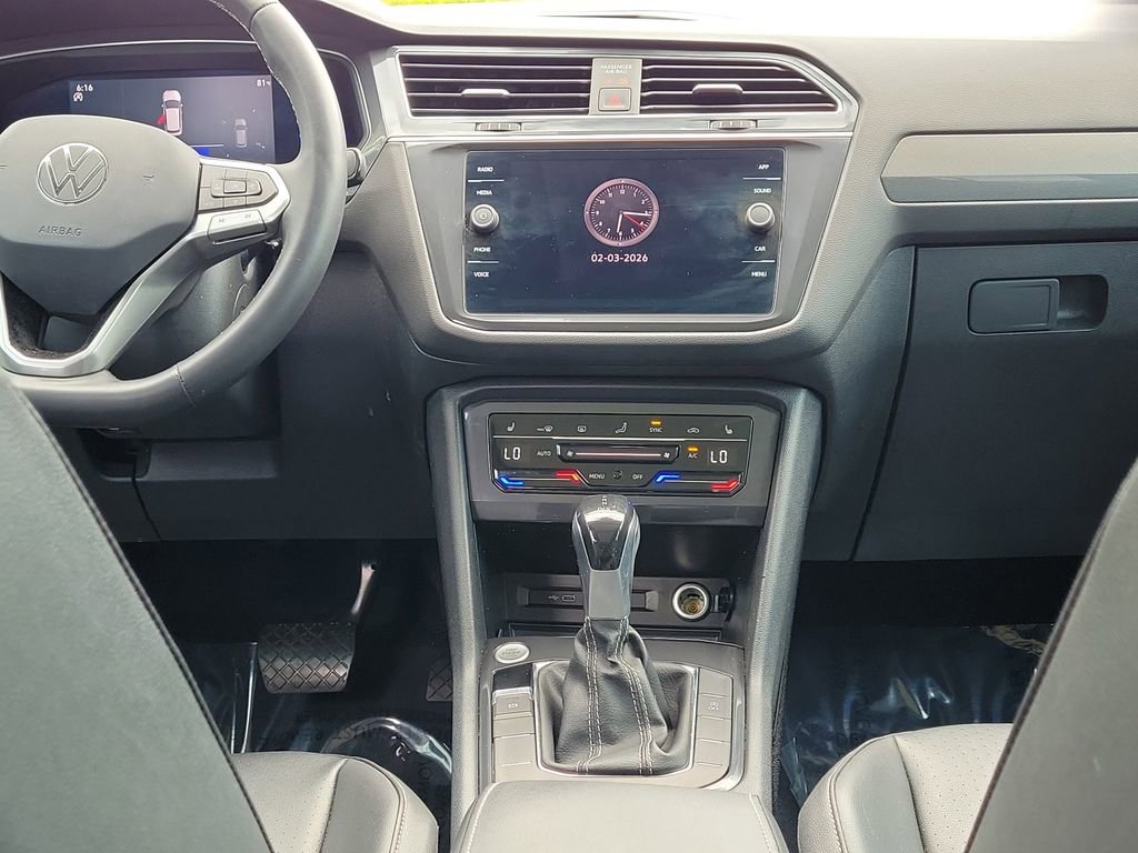 Used 2022 Volkswagen Tiguan SE w/ Panoramic Sunroof Package FWD image 16