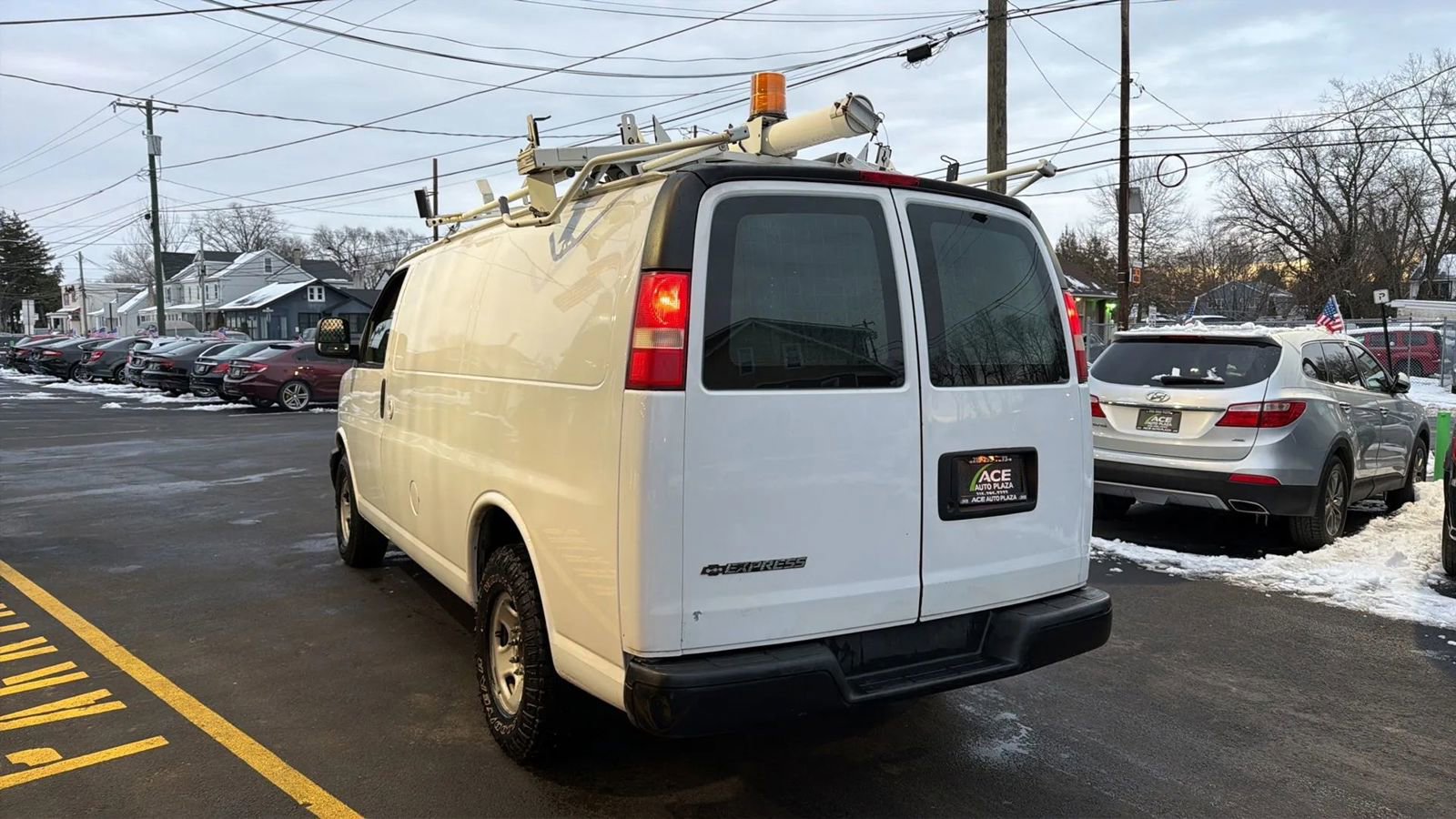 Used 2009 Chevrolet Express 2500 Van 3D image 4