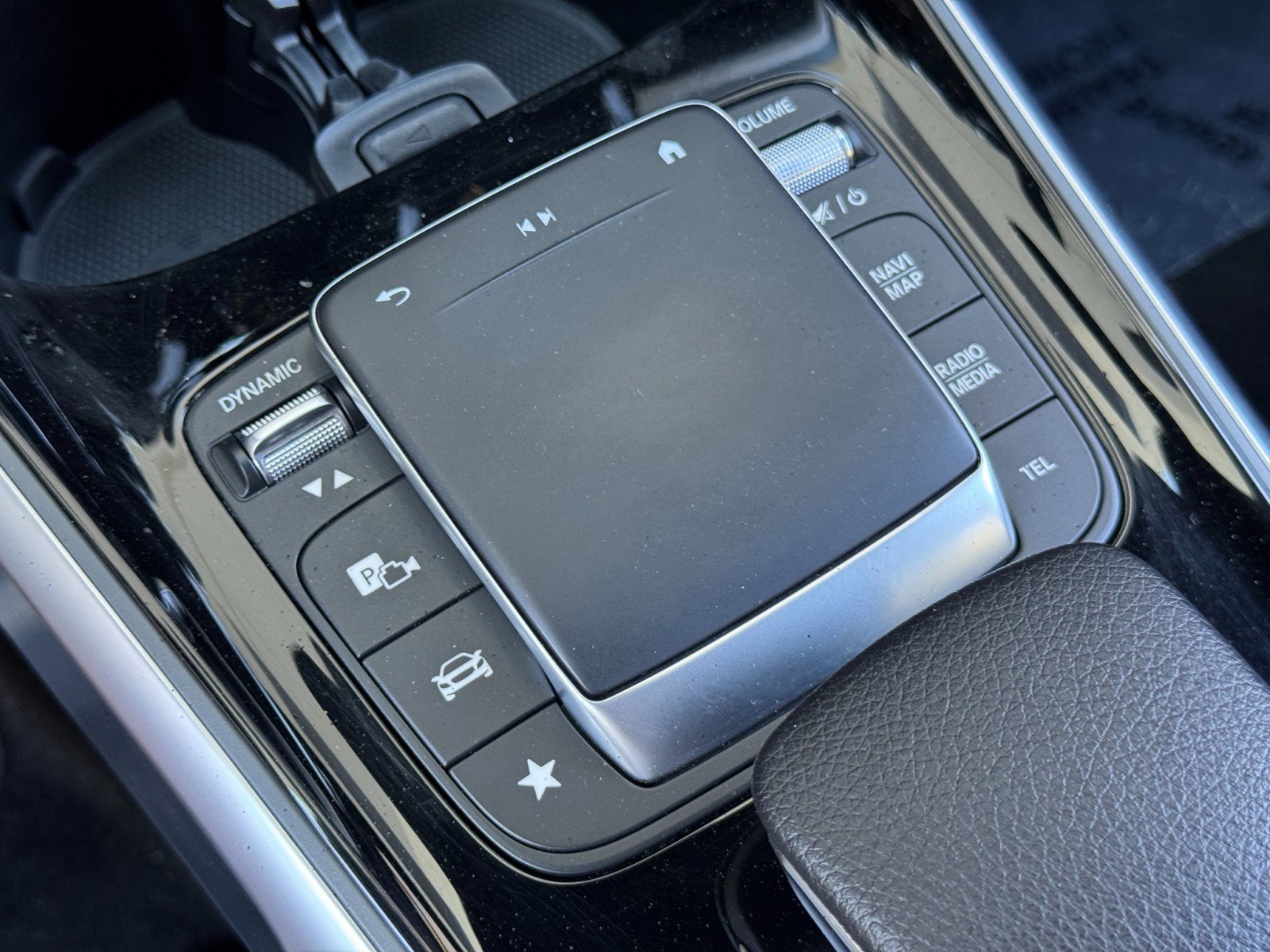 Used 2022 Mercedes-Benz EQB 350 4MATIC w/ Pinnacle Package image 31