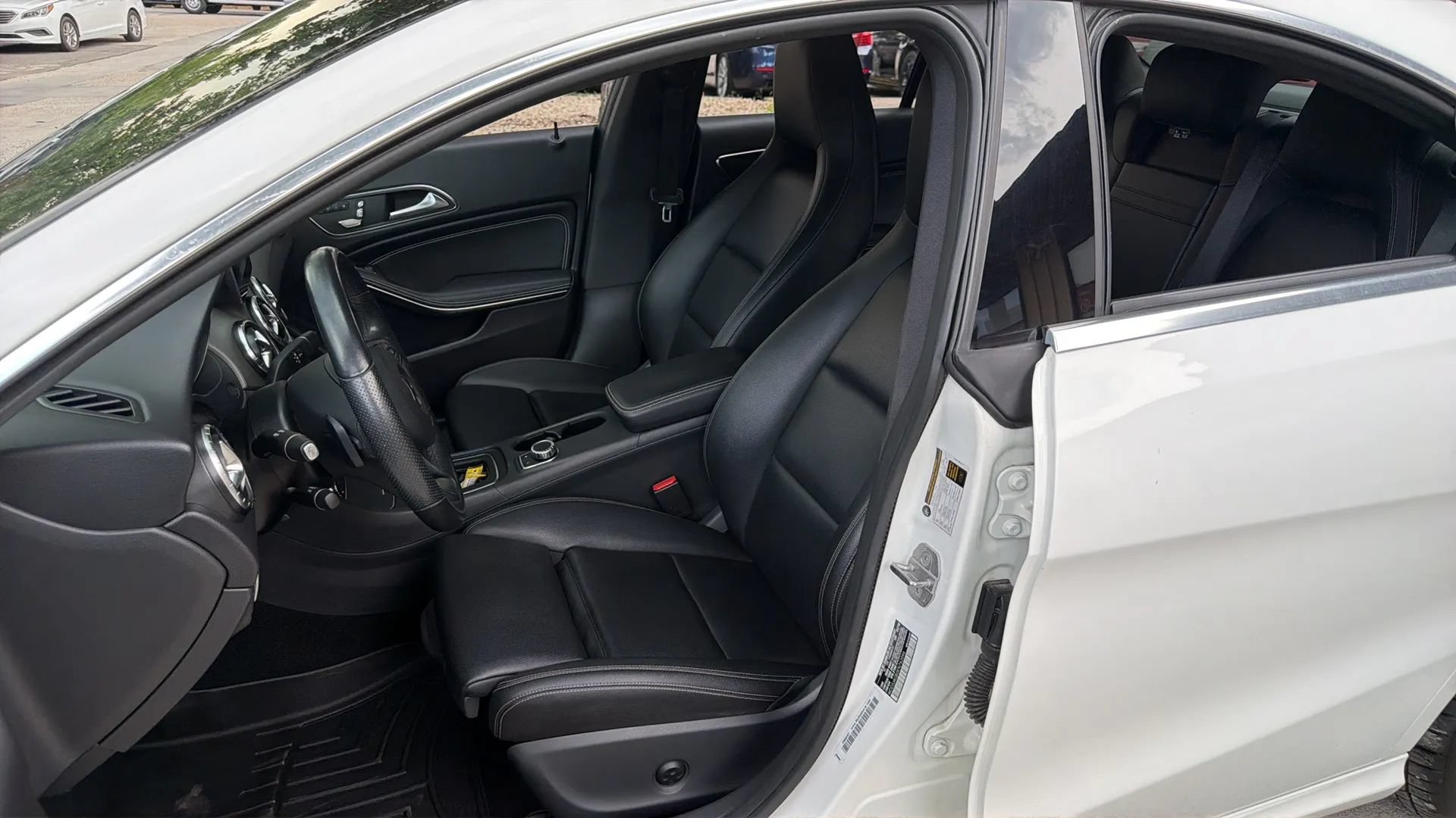 Used 2019 Mercedes-Benz CLA 250 4MATIC image 17